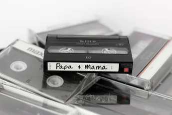 Charlotte komt achter pikante geheim van haar ouders en had dat liever niet willen weten