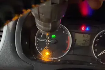 Stond er nou toch maar een tutorial over het lampje van de Skoda online