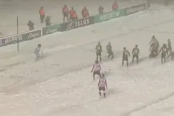 Wereldse omhaal van David Rodríguez in de Canadese kou: onderkant lat en in het netje