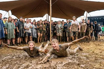 Modderfestijn op Ethereal Decibel Festival escaleert heerlijk snel