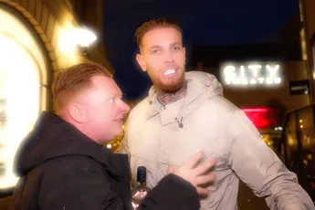 Yordi en Sjorleone zijn ketslam als ze met Koen van de Bankzitters op stap zijn