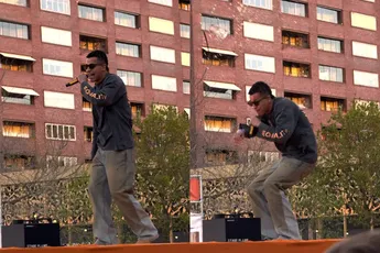 Bilal Wahib heeft geen zin in bierdouche en stapt van podium af: "Fijne avond Emmen"