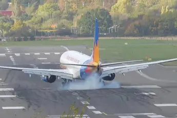Jet2 Boeing 737 maakt wel heel spannende landing tijdens storm Boelo in Birmingham