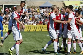 VI: Ajax en PSV profiteren van kunstgras