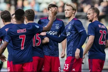 Hattrick Dolberg bij ruime bekerzege Ajax