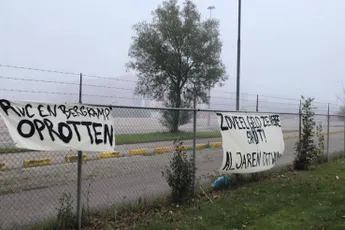 Gespot: 'RvC, Henrichs en Bergkamp, rot op!'
