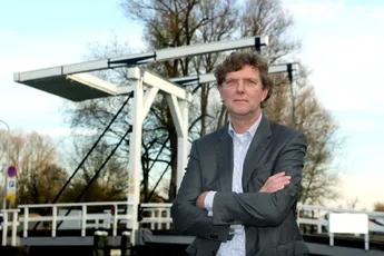 Oud-voorzitter Ajax leidsman Eredivisie CV