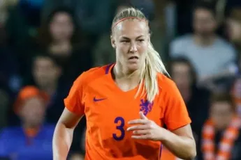 Oranje Vrouwen walsen over Slowakije