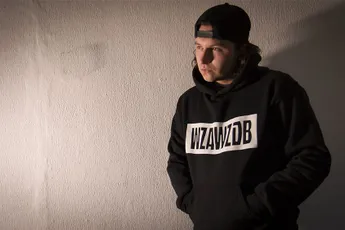 Nieuw in AS Webshop: Een WZAWZDB-hoodie!