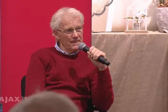 Olsen straalt tijdens jubileum Ajax Jaarboek