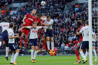 Buitenland: Spurs winnen van Van der Hoorn