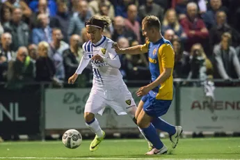 Ex-Ajacied Peeters naar Almere City