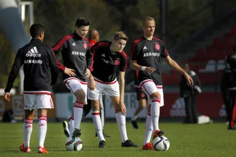 Ajax B1 trapt Future Cup traditioneel af