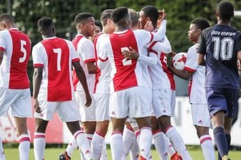 Ajax-jeugd niet op dreef; O17 uitzondering