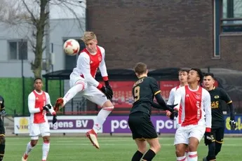 Fotoverslag Ajax O17 - AZ O17 (1-1)