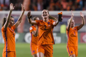 Oranje Vrouwen boeken overwinning in slotminuten