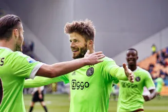 Ajax in uitshirt van vorig jaar tegen Schalke