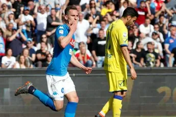 Milik wijst Napoli de weg langs Chievo