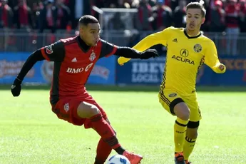 Van der Wiel tegen Zlatan: 'Ik kijk ernaar uit'