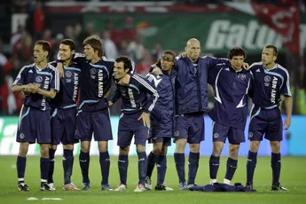 Lindenbergh lovend over Sneijder en KJH