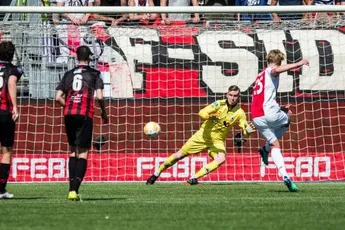 Ten Hag: 'Laat zien dat het team elkaar wat gunt'