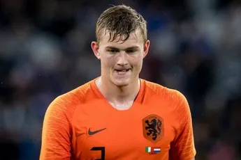 De Ligt en familie superblij met elkaar