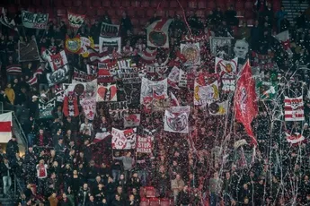 Dekker over staande supporters: 'Positief effect'