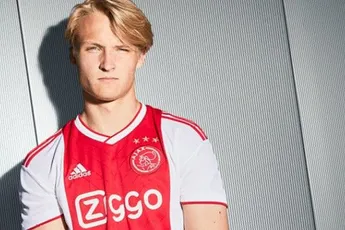 Ajax presenteert nieuw thuisshirt