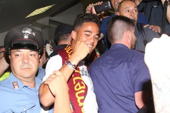 Kluivert debuteert met ruime zege bij Roma