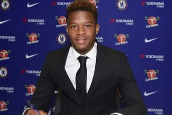 Redan tekent profcontract bij Chelsea