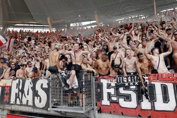 Beelden: Mooie dag Ajax-fans in Graz