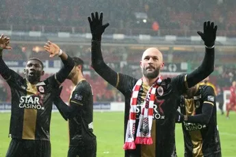 Van Damme: 'Ajax moet het doen op de Ajax-manier'
