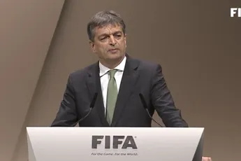 Champagne noemt Ajax bij FIFA-verkiezing
