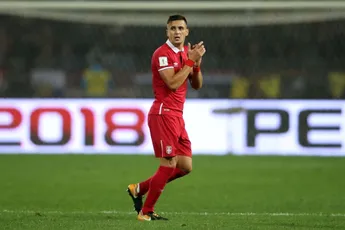 Servië gelijk door ongelooflijke mispeer Tadic