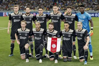 Ajax speelt in het uittenue tegen Benfica