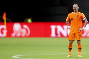 Sneijder licht geblesseerd na auto-ongeluk