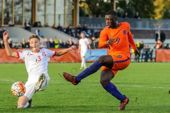 Oranje O17 naar de EK-finale na late treffer