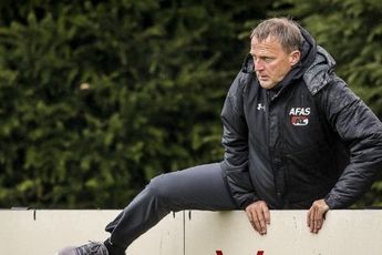 Van den Brom: 'Afslachting tegen Ajax dreunde na'
