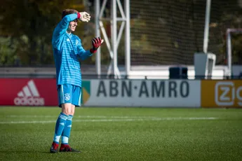 Goalie Reiziger ontvangt Doelpunt van de Maand-trofee