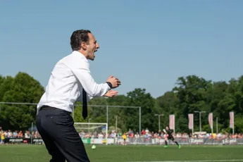 Ajax Vrouwen zegevieren klinkend tegen H'veen