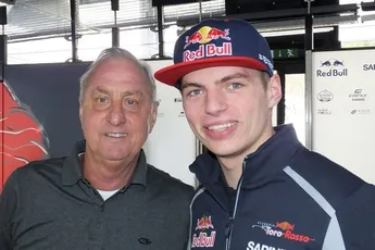 Cruijff vergelijkt autosport met voetbal