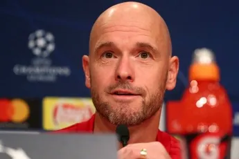 Gezang Ajax-supporters doet Ten Hag goed
