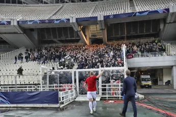 'Keek steeds met schuin oog naar de thuisfans'