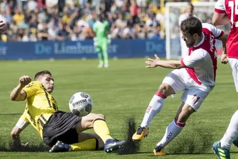 Het Parool: 'Ajax koning van het kunstgras'