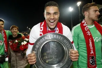 Doekhi: 'Met veel jongens van Jong Ajax nog contact'