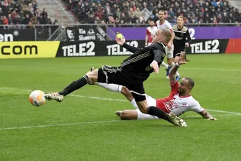 Van de Beek hekelt aanvangstijdstip 12.15 uur
