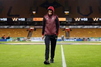 Oud-Ajacied Hoever (16) maakt Liverpool-debuut