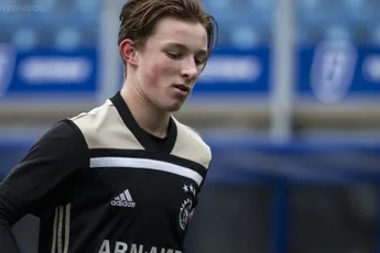 Ajax O16 verbetert en pakt punt bij AZ