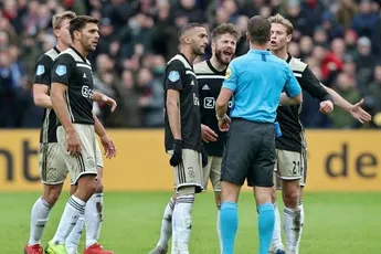 Kranten: 'Miljoenen rinkelen, maar prijzen ho maar'