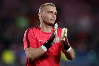 Buitenland: Cillessen stopt pingel en is door